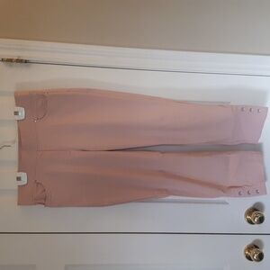 Pink capris/cropped pants